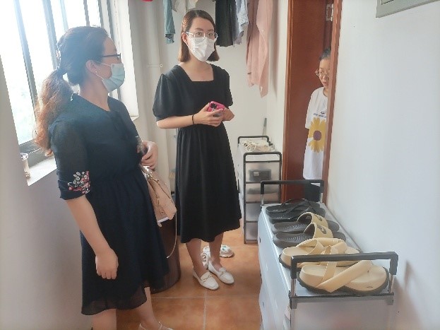 坚持以上率下，让党旗在一线高高飘扬