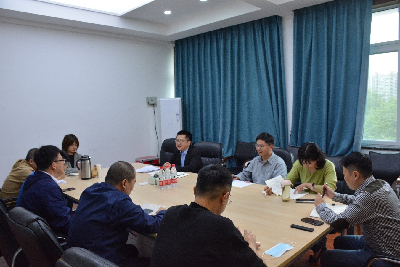 学院召开党外知识分子交流座谈会