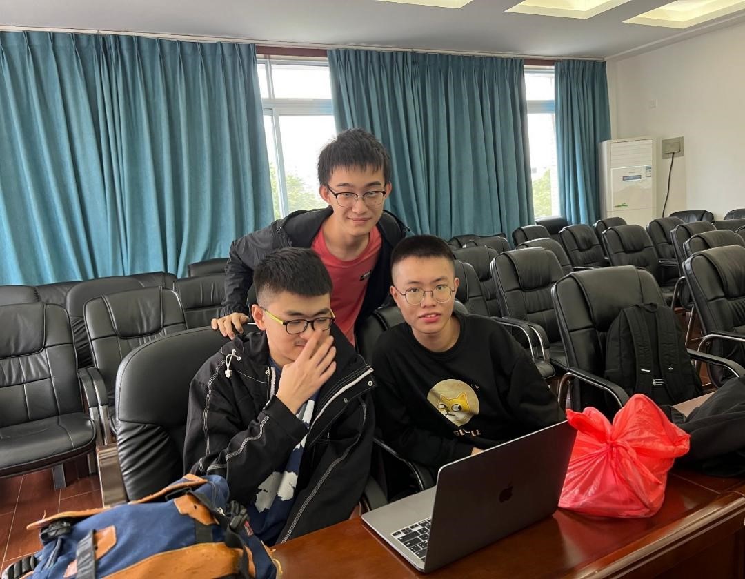 我院学子在四川省大学生程序设计大赛夺一金四铜