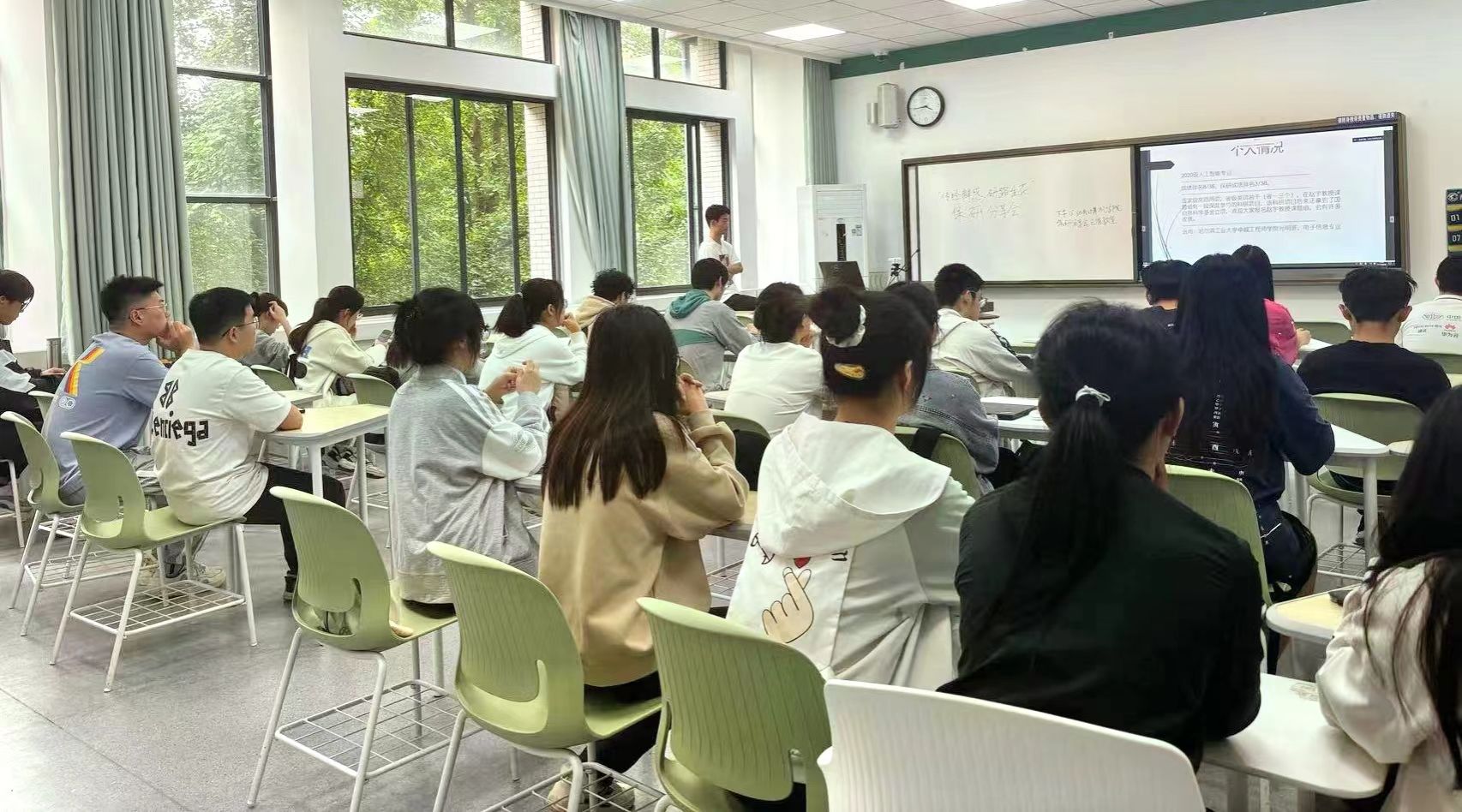 “传经解惑，研路生花”--我院召开2024年保研分享会