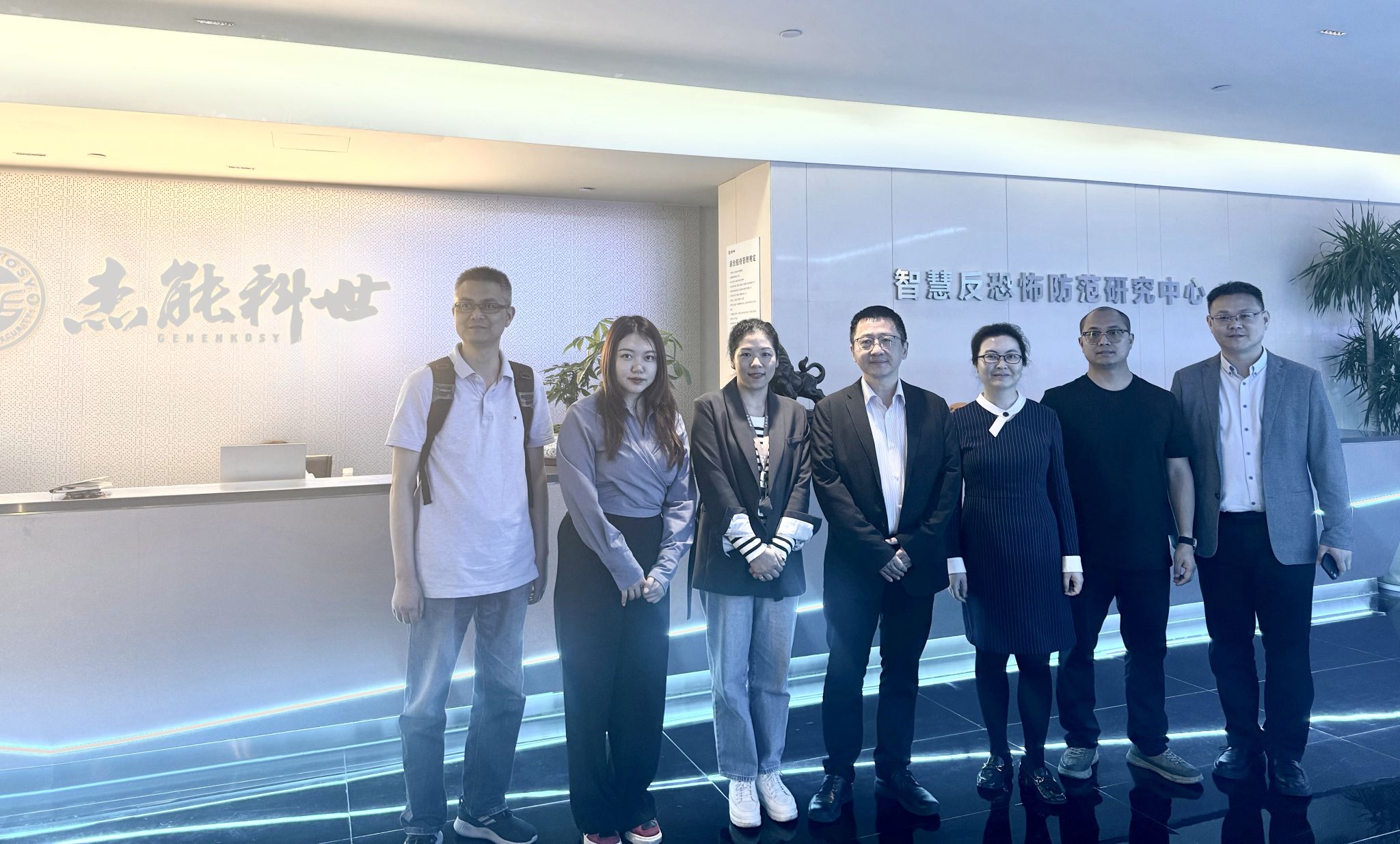 我院师生赴杭州开展访企拓岗工作并看望校友