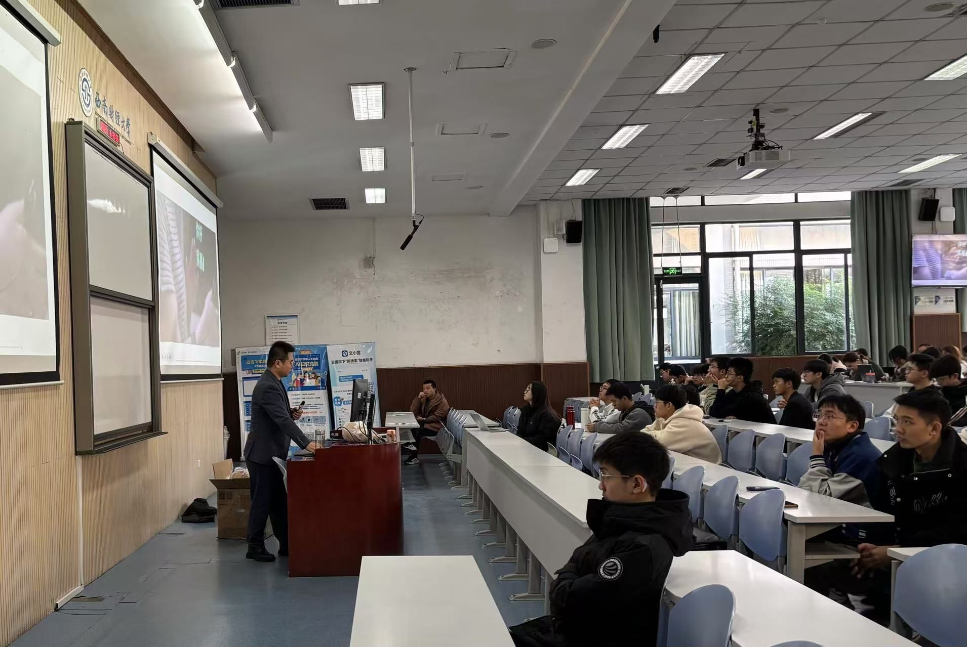 学院联合百度飞桨成功举办“人工智能与生成式AI的产业实践”专题讲座