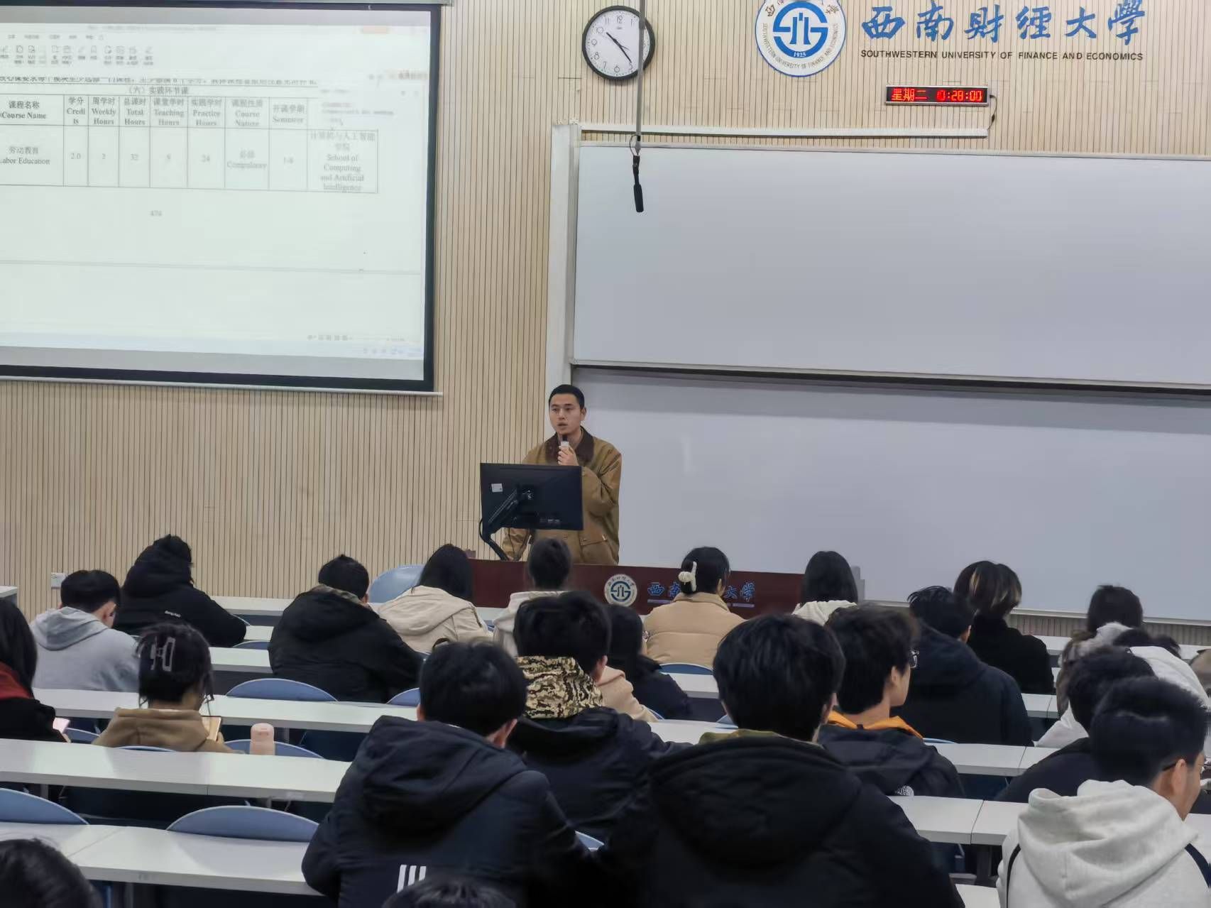 学院举办“Grow Talking：带你读懂培养方案”——本科2023级专场